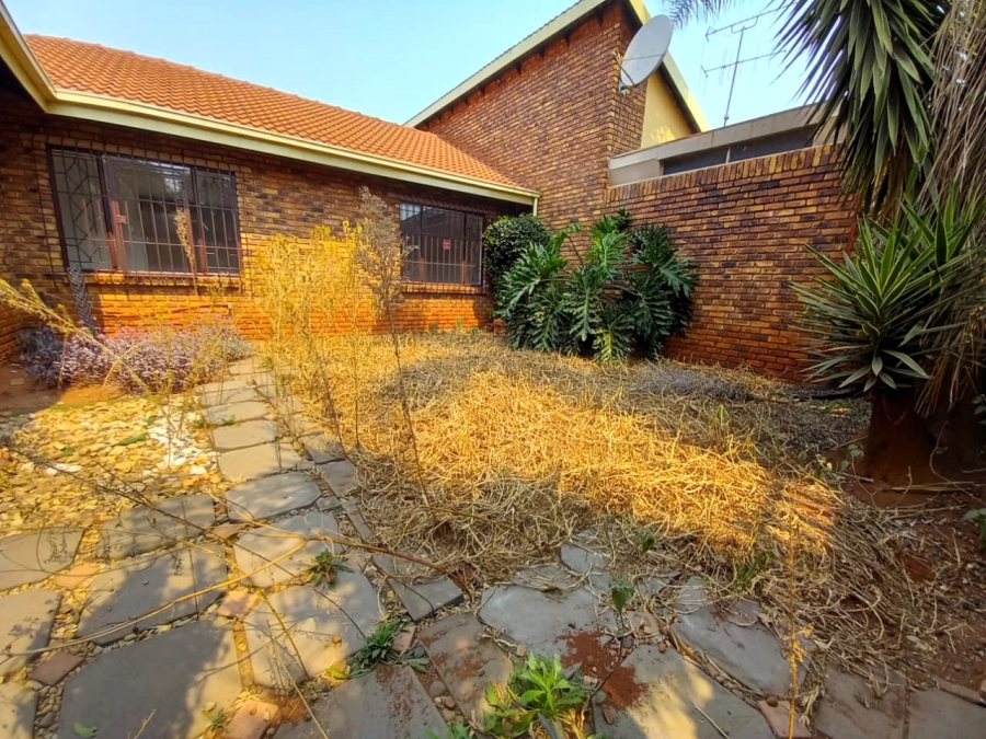 3 Bedroom Property for Sale in Birchleigh North Gauteng