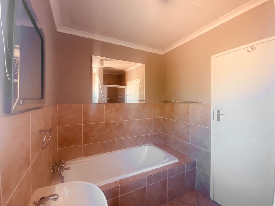 3 Bedroom Property for Sale in Magaliessig Gauteng