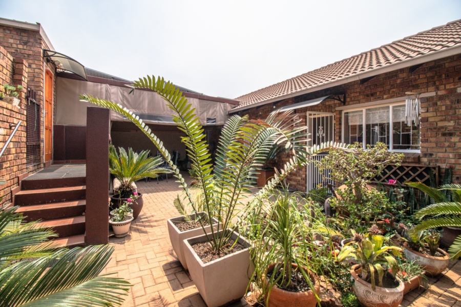 3 Bedroom Property for Sale in Birch Acres Gauteng