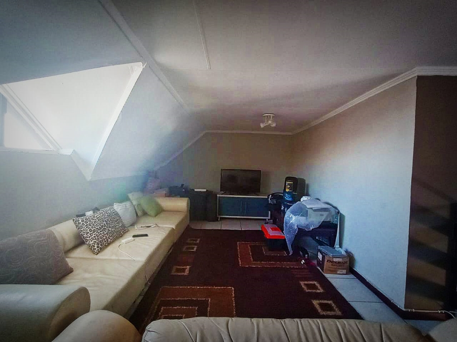 2 Bedroom Property for Sale in Kosmosdal Gauteng