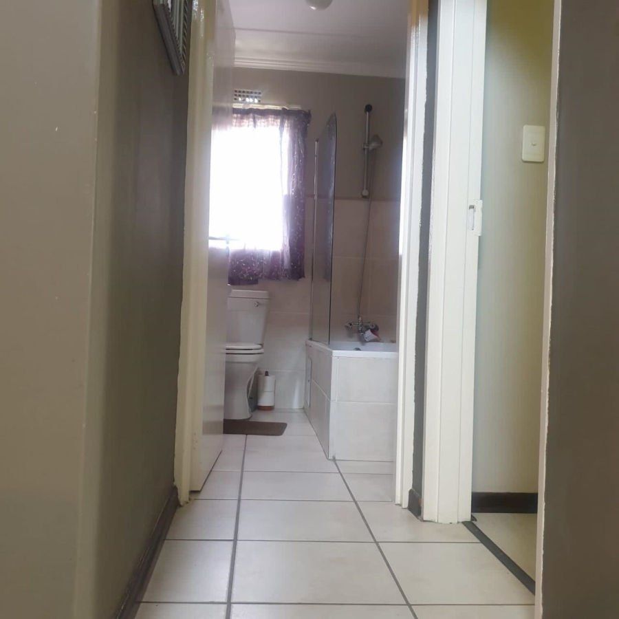 2 Bedroom Property for Sale in Kosmosdal Gauteng