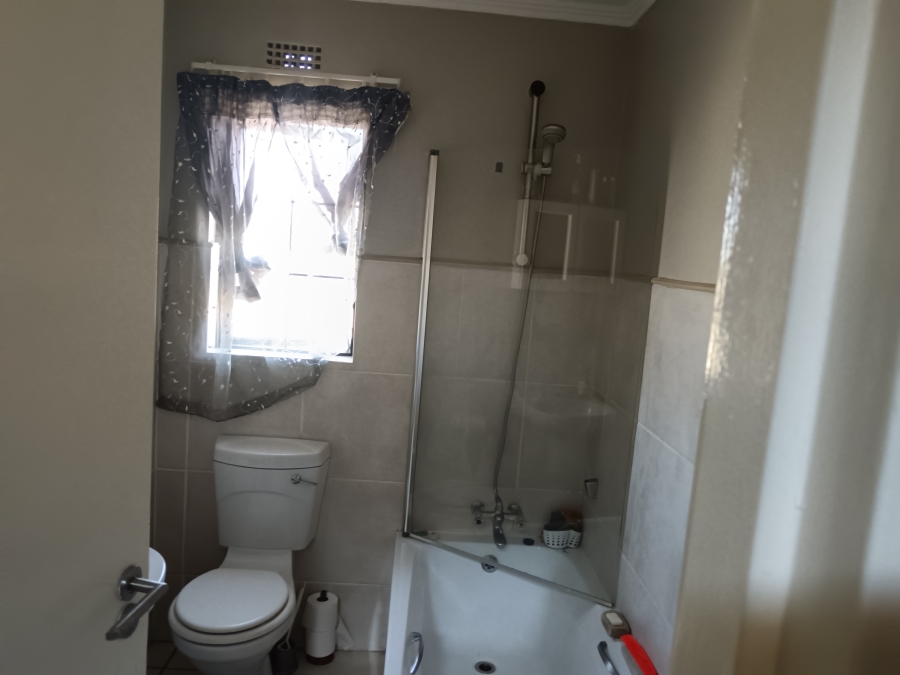 2 Bedroom Property for Sale in Kosmosdal Gauteng