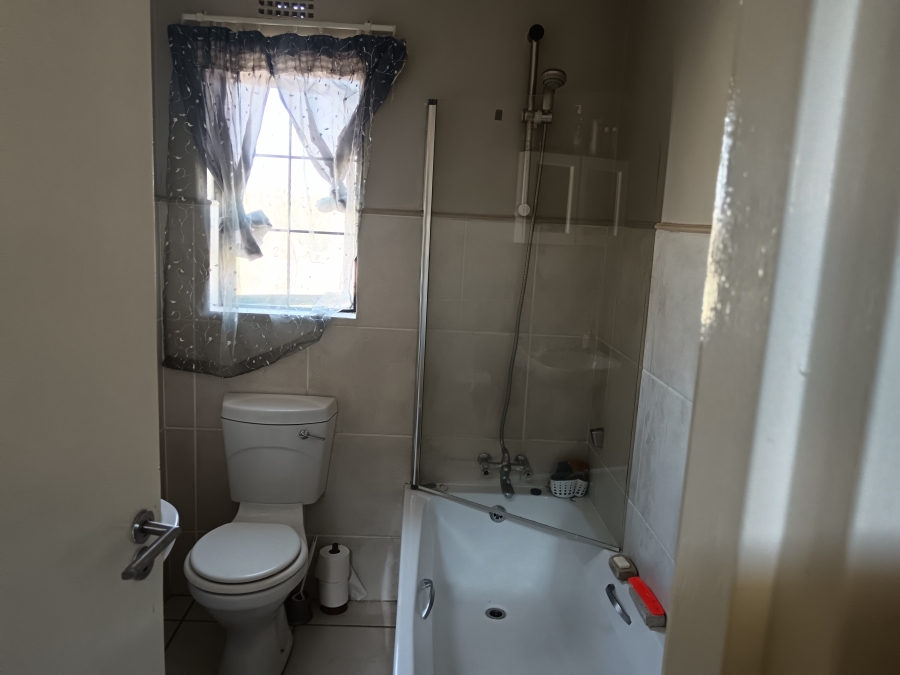 2 Bedroom Property for Sale in Kosmosdal Gauteng