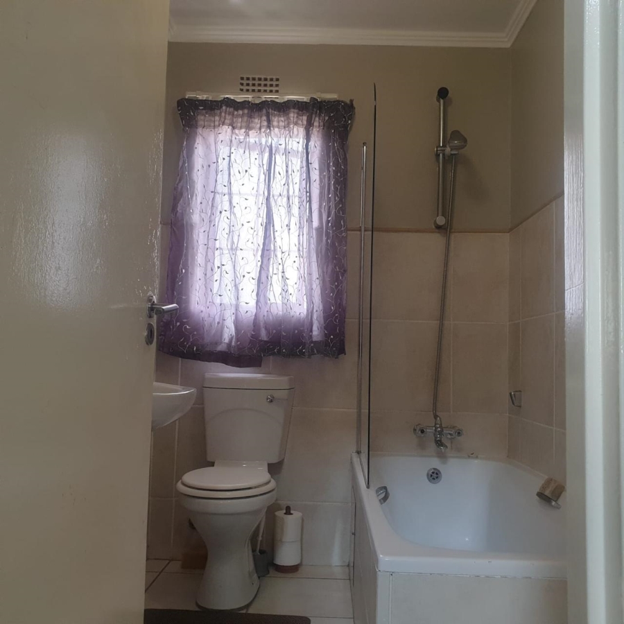 2 Bedroom Property for Sale in Kosmosdal Gauteng