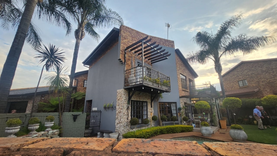 4 Bedroom Property for Sale in Eldoraigne Gauteng