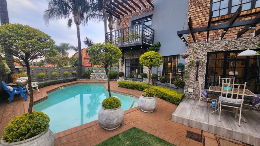 4 Bedroom Property for Sale in Eldoraigne Gauteng