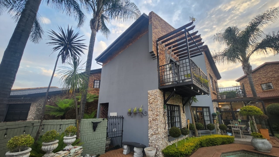 4 Bedroom Property for Sale in Eldoraigne Gauteng