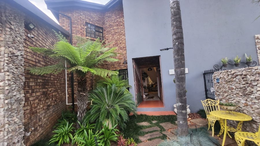 4 Bedroom Property for Sale in Eldoraigne Gauteng