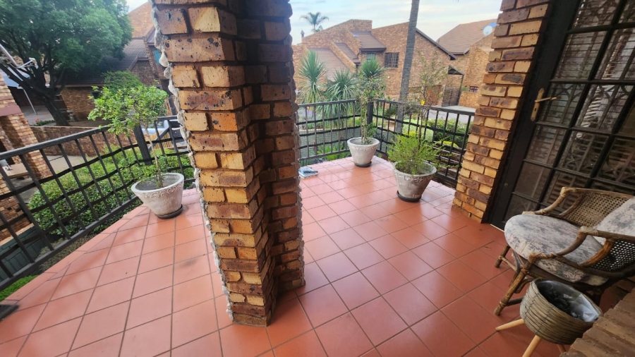 4 Bedroom Property for Sale in Eldoraigne Gauteng