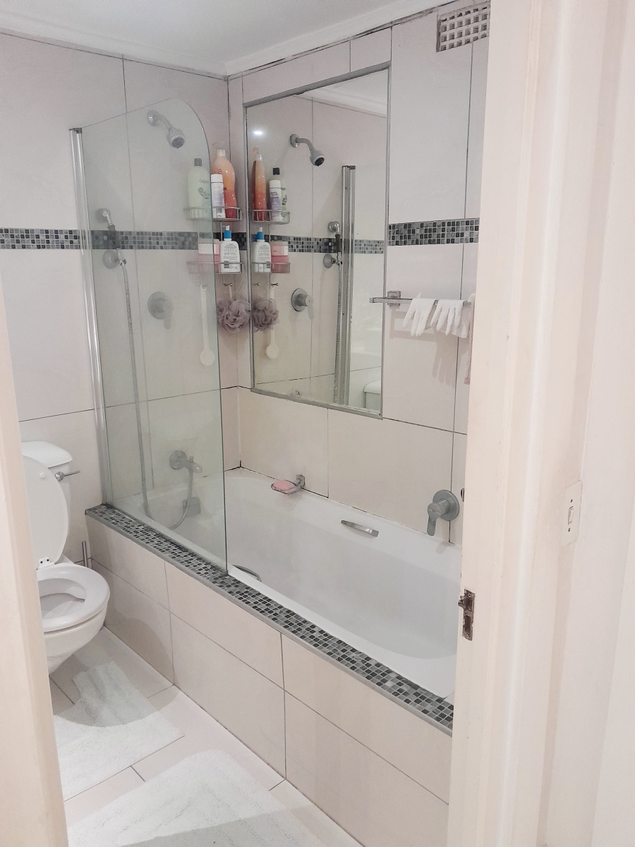 To Let 1 Bedroom Property for Rent in Sandown Gauteng