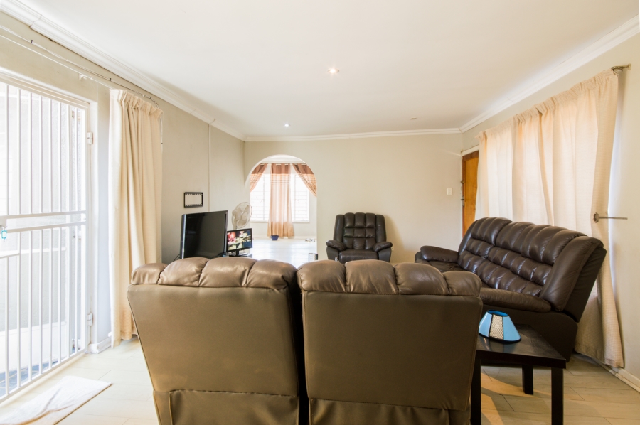 4 Bedroom Property for Sale in Buurendal Gauteng