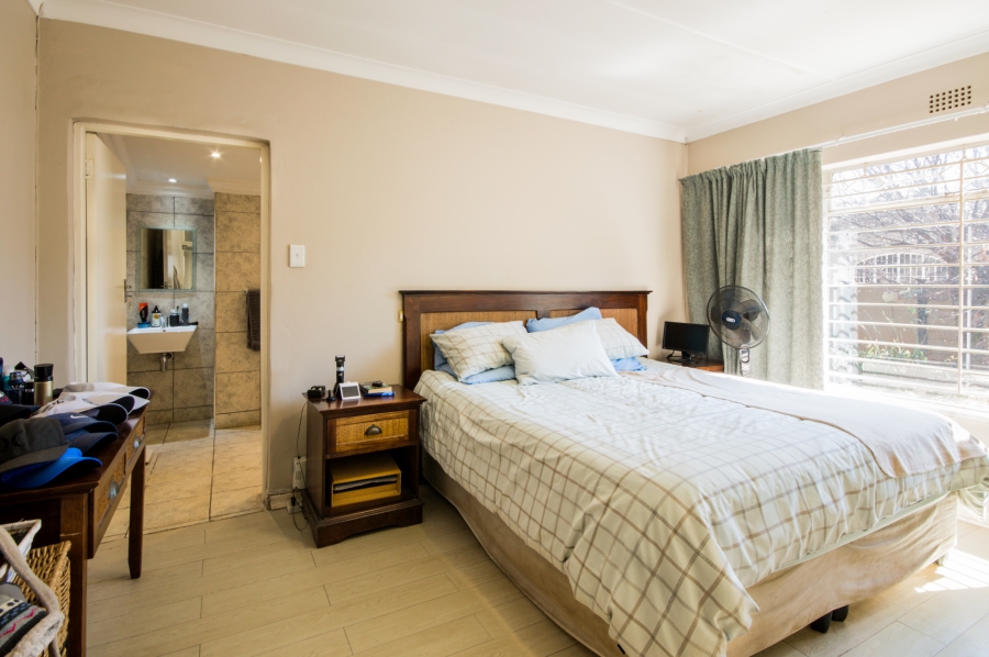 4 Bedroom Property for Sale in Buurendal Gauteng