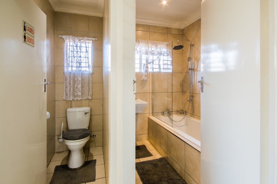 4 Bedroom Property for Sale in Buurendal Gauteng