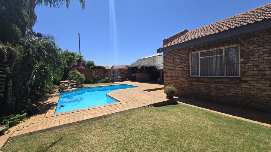 3 Bedroom Property for Sale in Clarens Park Gauteng