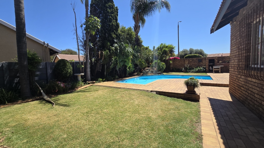 3 Bedroom Property for Sale in Clarens Park Gauteng