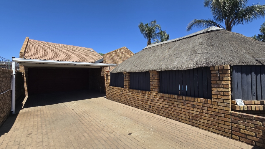 3 Bedroom Property for Sale in Clarens Park Gauteng