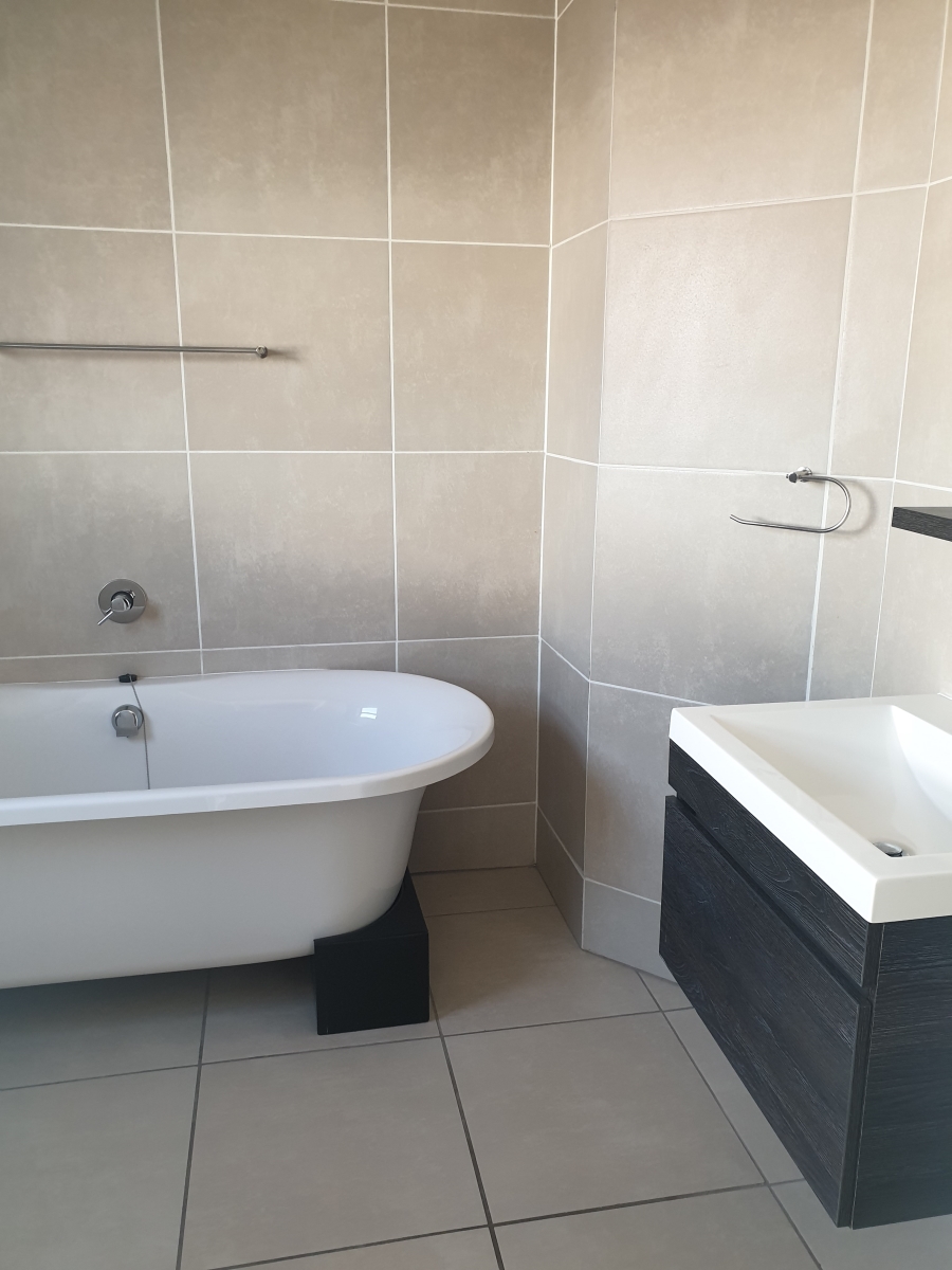 2 Bedroom Property for Sale in Greenstone Crest Gauteng