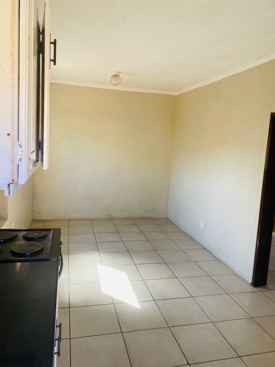 To Let 1 Bedroom Property for Rent in Glen Marais Gauteng