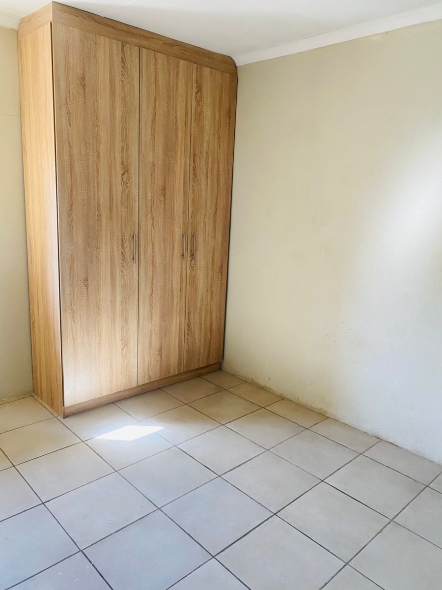 To Let 1 Bedroom Property for Rent in Glen Marais Gauteng