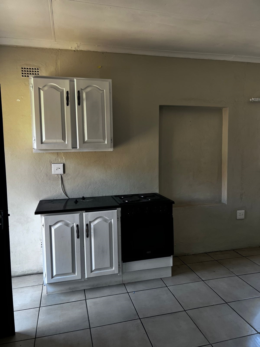 To Let 1 Bedroom Property for Rent in Glen Marais Gauteng