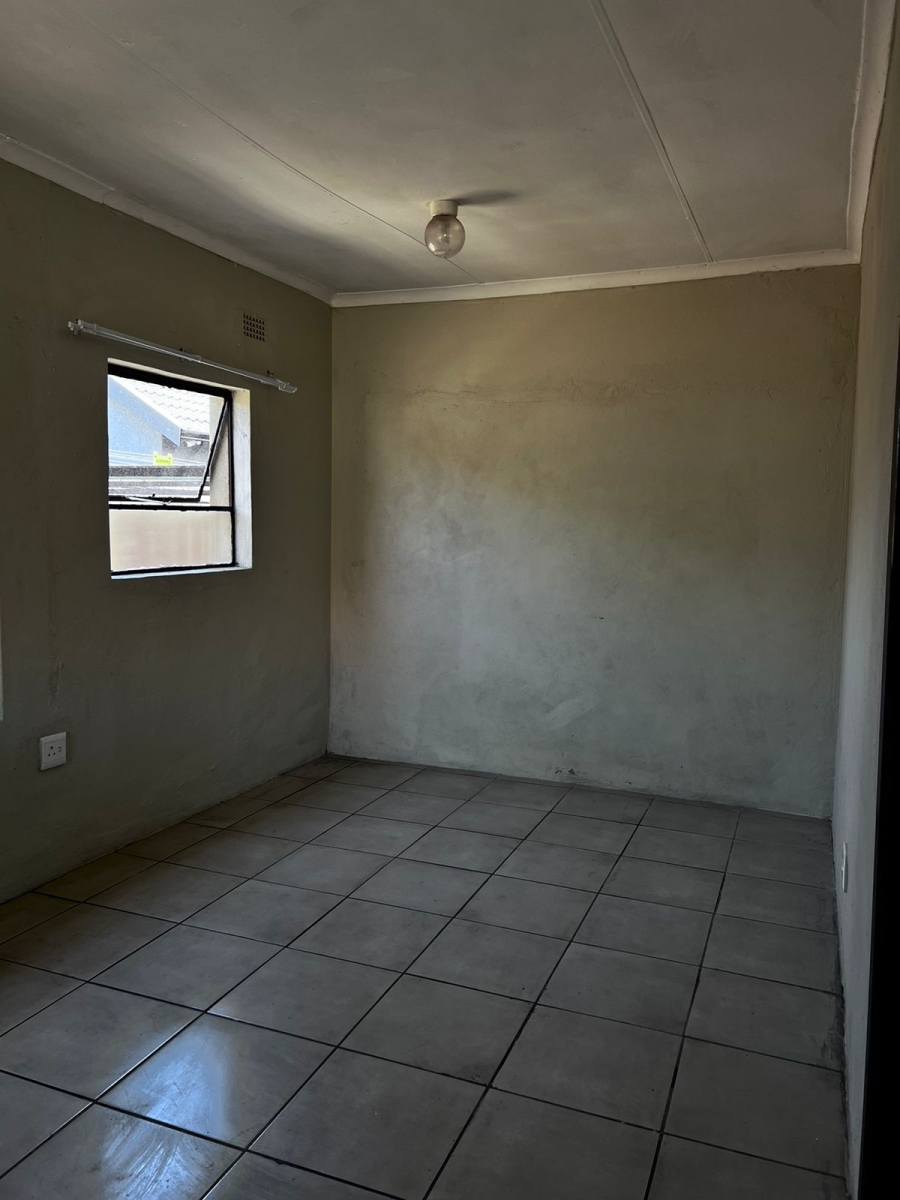 To Let 1 Bedroom Property for Rent in Glen Marais Gauteng