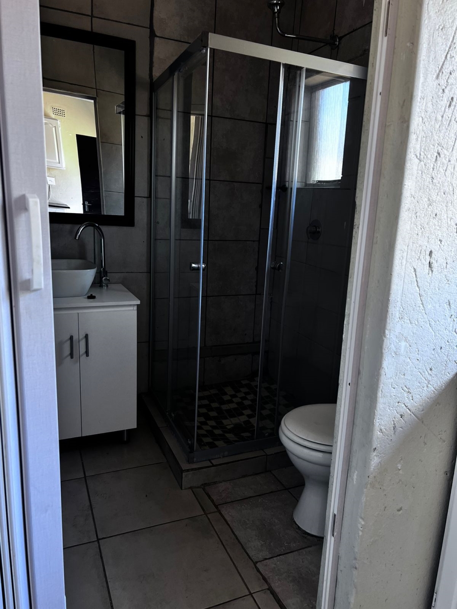 To Let 1 Bedroom Property for Rent in Glen Marais Gauteng