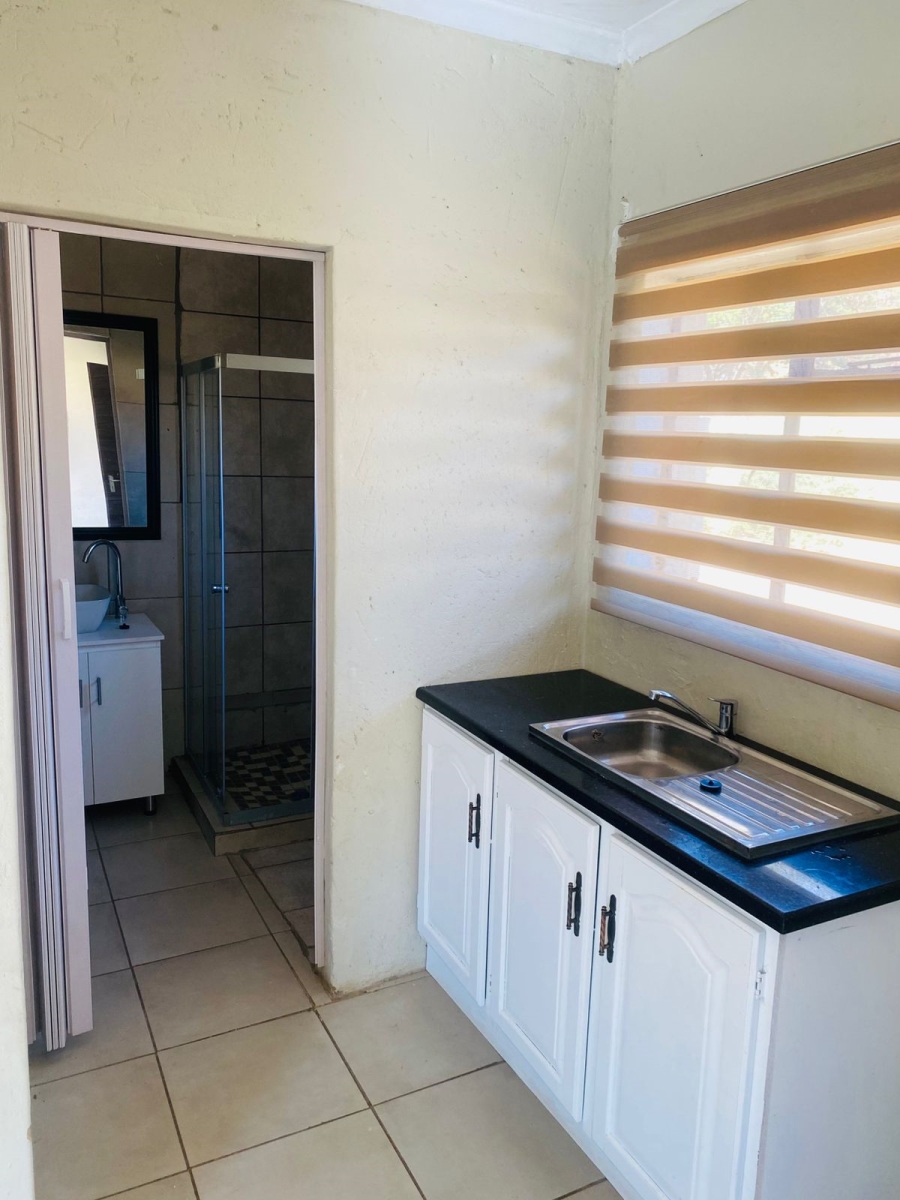 To Let 1 Bedroom Property for Rent in Glen Marais Gauteng