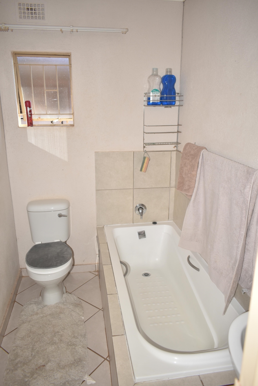 To Let 4 Bedroom Property for Rent in Rosslyn Gauteng