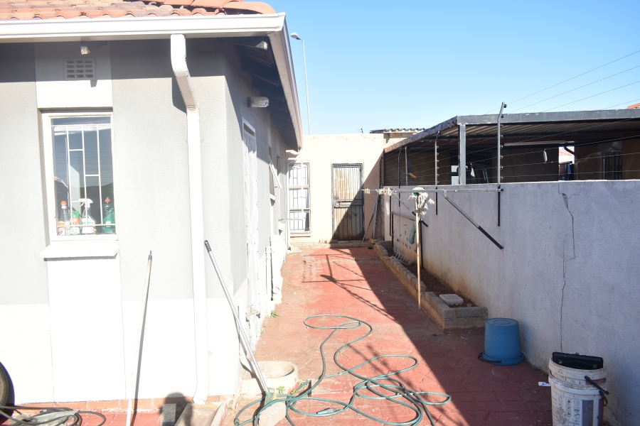 To Let 4 Bedroom Property for Rent in Rosslyn Gauteng