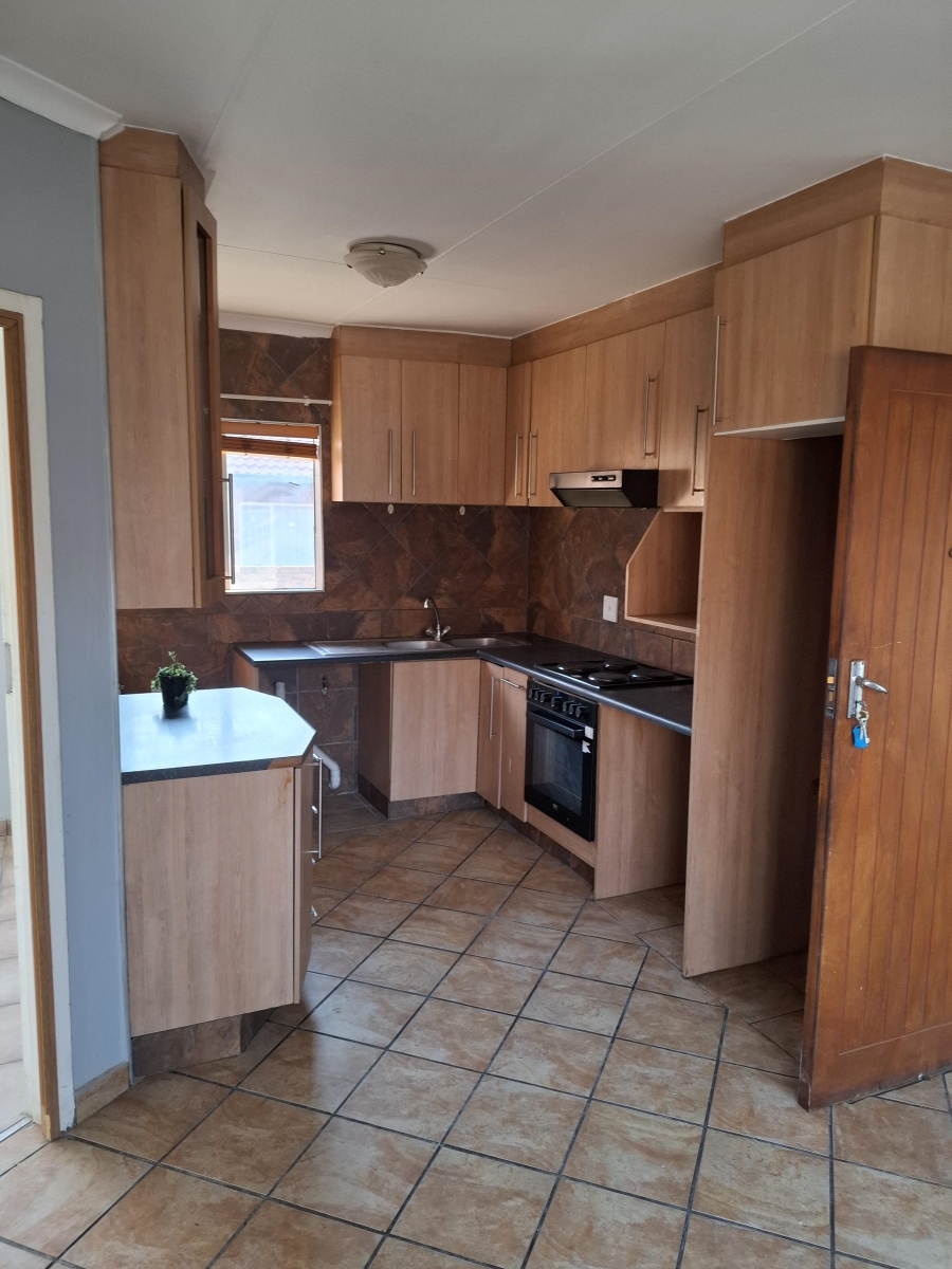 2 Bedroom Property for Sale in Birchleigh Gauteng