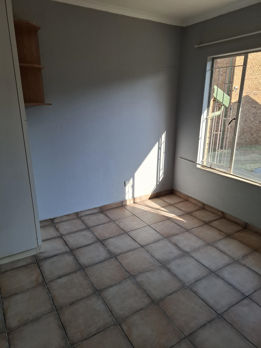 2 Bedroom Property for Sale in Birchleigh Gauteng