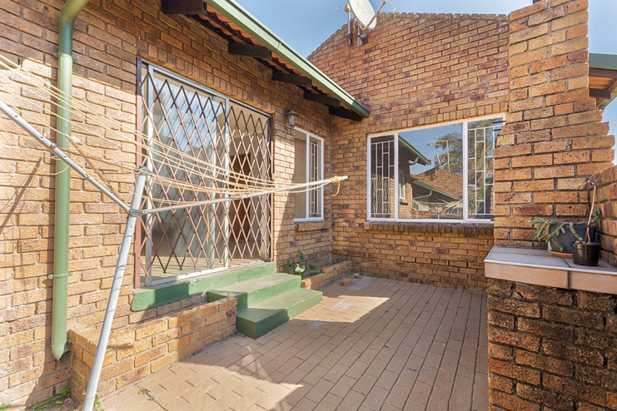 2 Bedroom Property for Sale in Birchleigh Gauteng