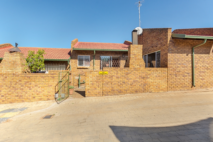 2 Bedroom Property for Sale in Birchleigh Gauteng