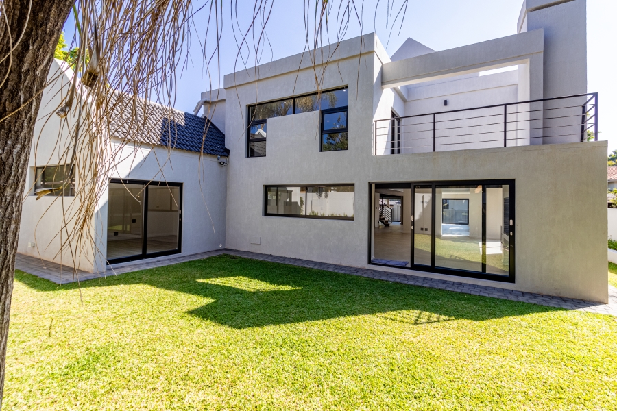 5 Bedroom Property for Sale in Silver Lakes Golf Estate Gauteng