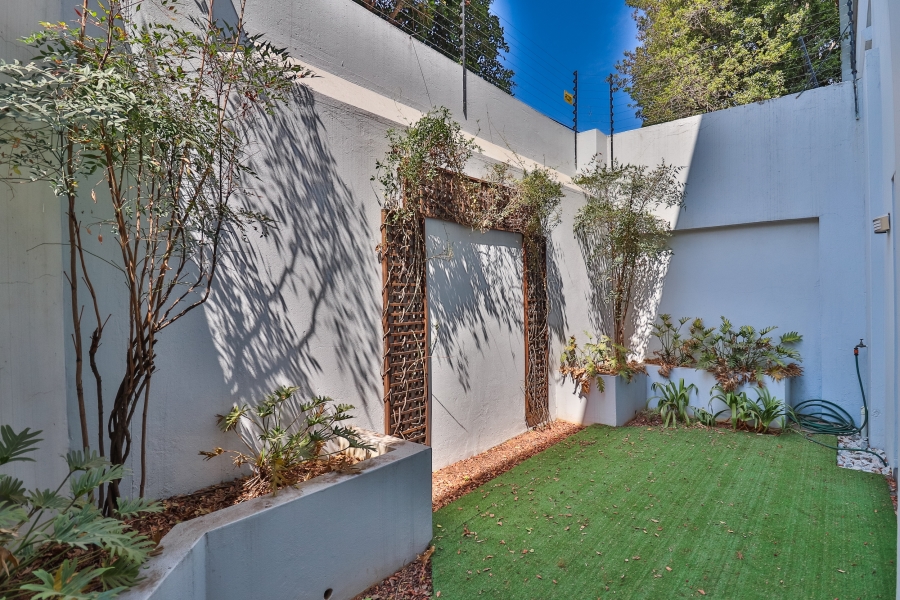 1 Bedroom Property for Sale in Bryanston Gauteng