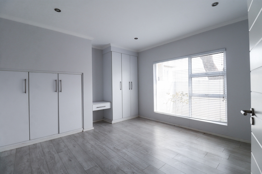 1 Bedroom Property for Sale in Bryanston Gauteng