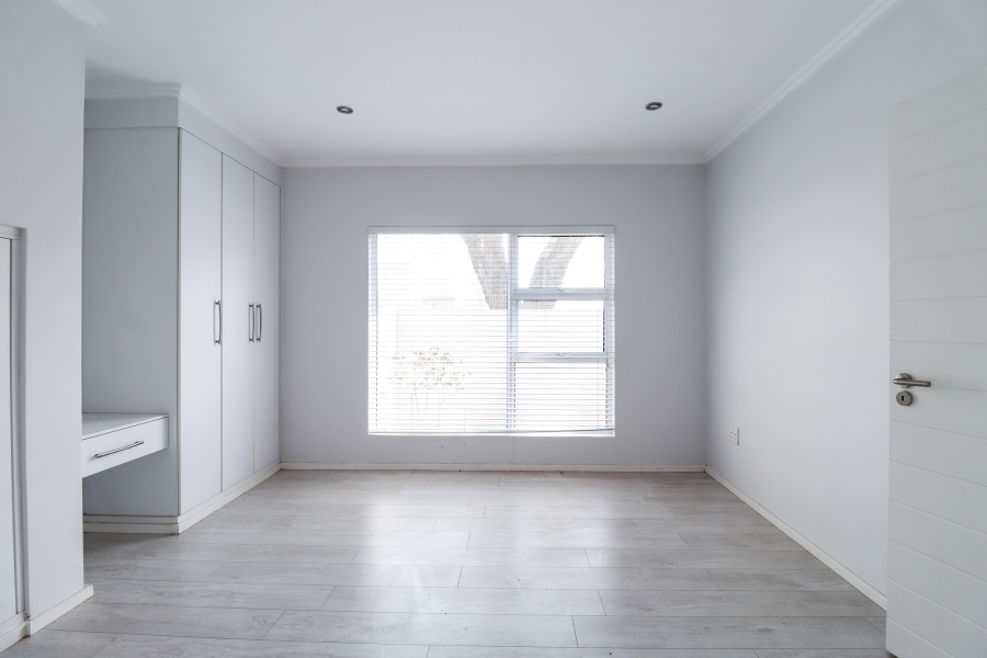 1 Bedroom Property for Sale in Bryanston Gauteng