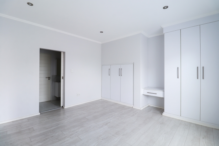 1 Bedroom Property for Sale in Bryanston Gauteng