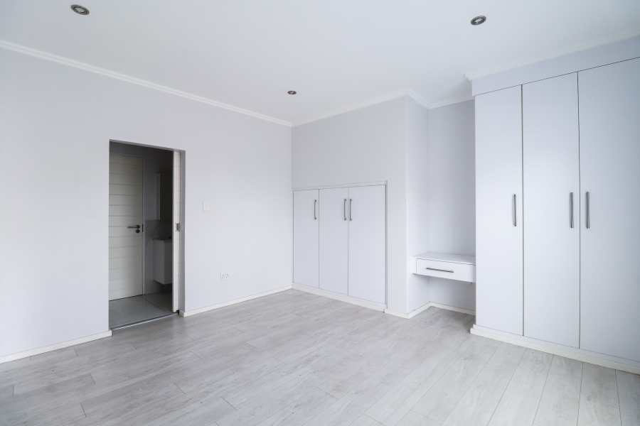 1 Bedroom Property for Sale in Bryanston Gauteng