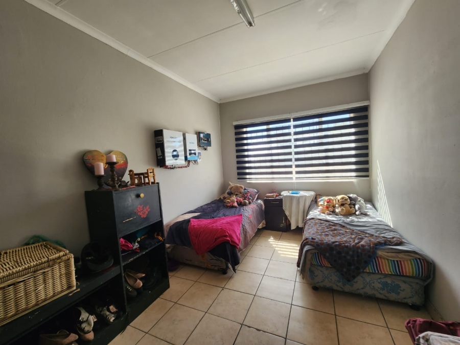 3 Bedroom Property for Sale in Mooilande Gauteng