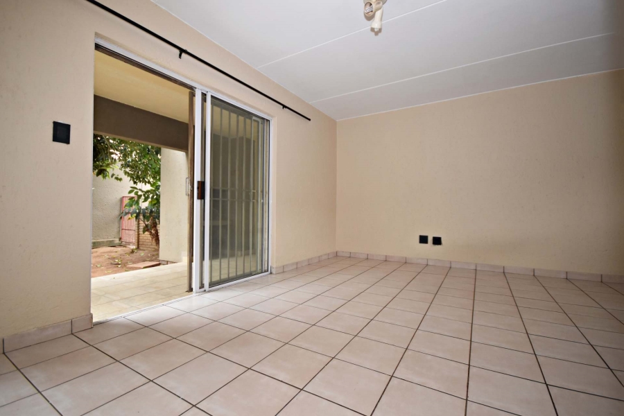 2 Bedroom Property for Sale in Bromhof Gauteng