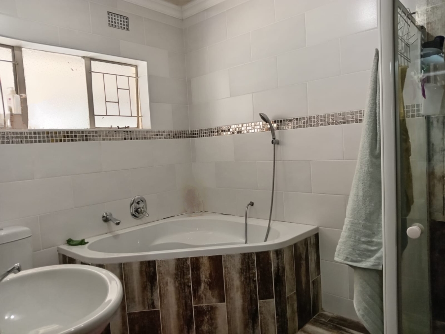 4 Bedroom Property for Sale in Dalpark Proper Gauteng