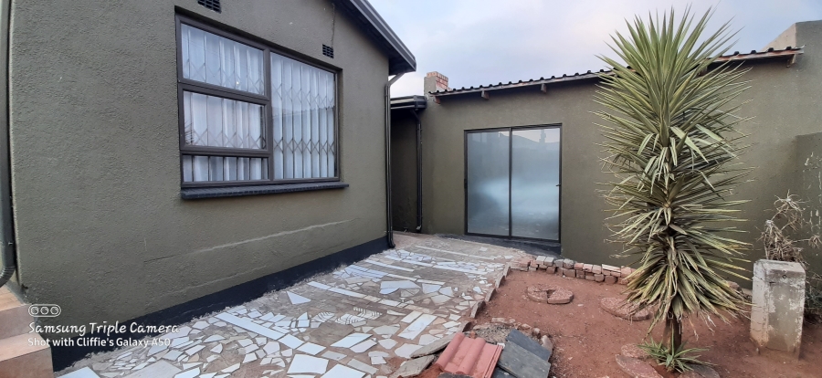 2 Bedroom Property for Sale in A P Khumalo Gauteng