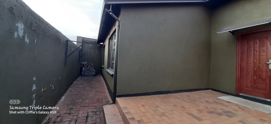 2 Bedroom Property for Sale in A P Khumalo Gauteng