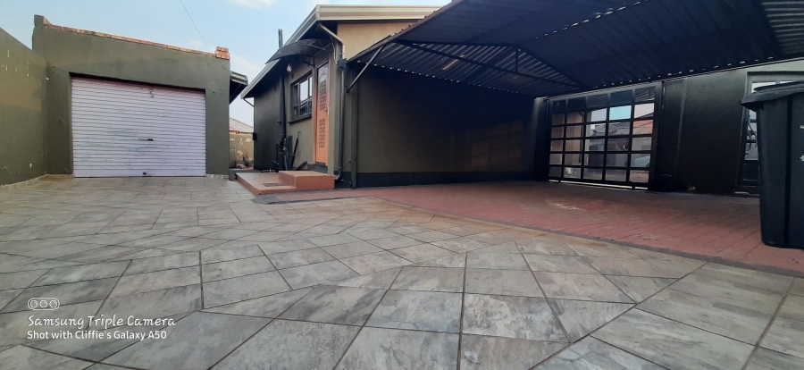 2 Bedroom Property for Sale in A P Khumalo Gauteng