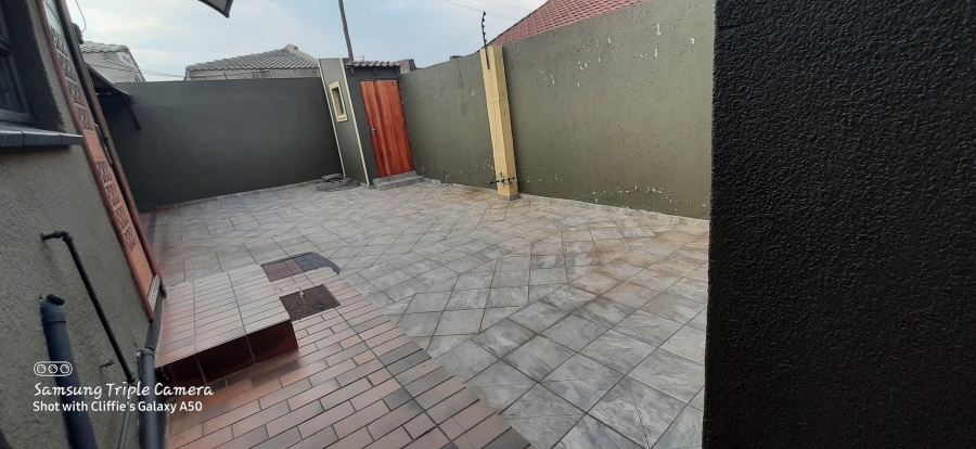 2 Bedroom Property for Sale in A P Khumalo Gauteng