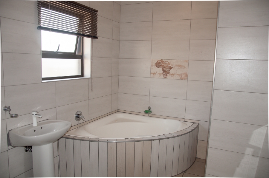 3 Bedroom Property for Sale in Noordwyk Gauteng