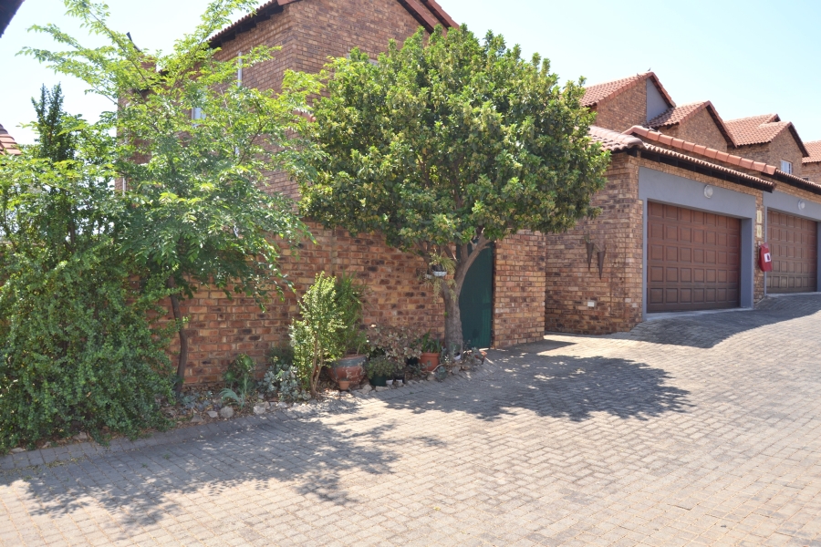 3 Bedroom Property for Sale in Amberfield Gauteng