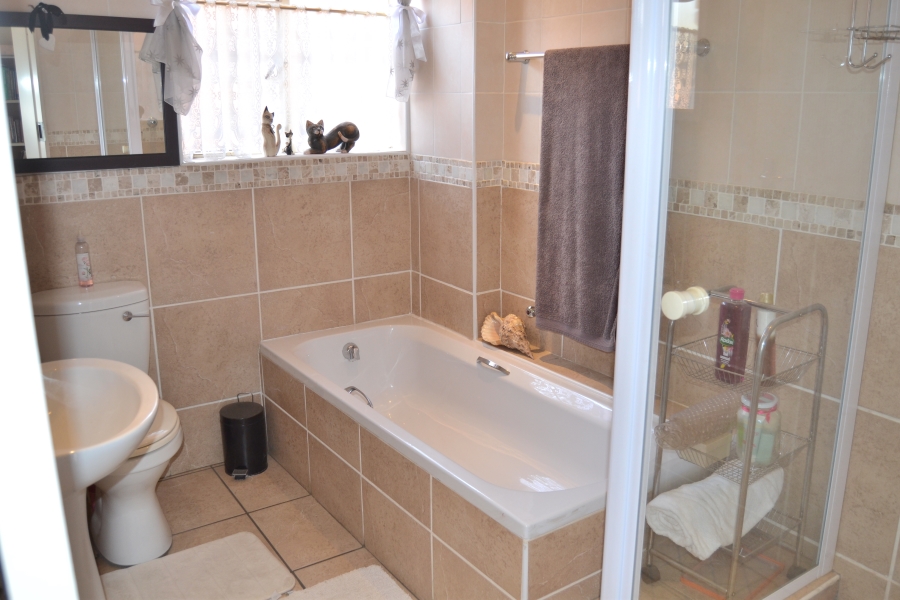 3 Bedroom Property for Sale in Amberfield Gauteng