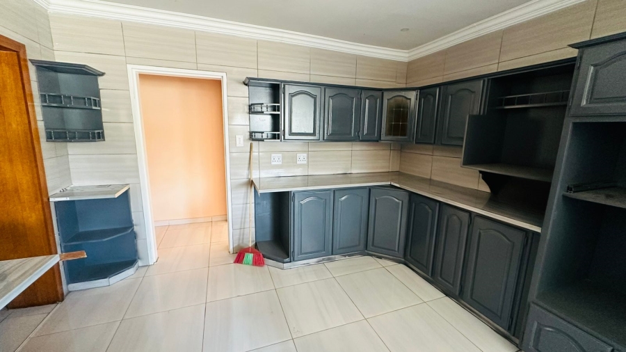 3 Bedroom Property for Sale in Bonaero Park Gauteng